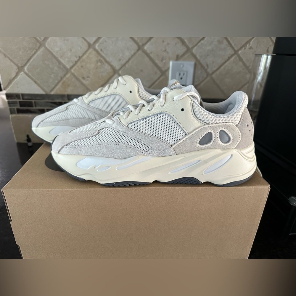 Yeezy 700- Men’s